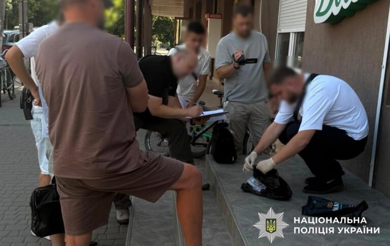 На Буковині чоловіка змушували віддати $50 тисяч вигаданого боргу