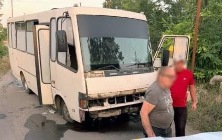 На Херсонщині дрон РФ поцілив в автобус: шестеро поранених