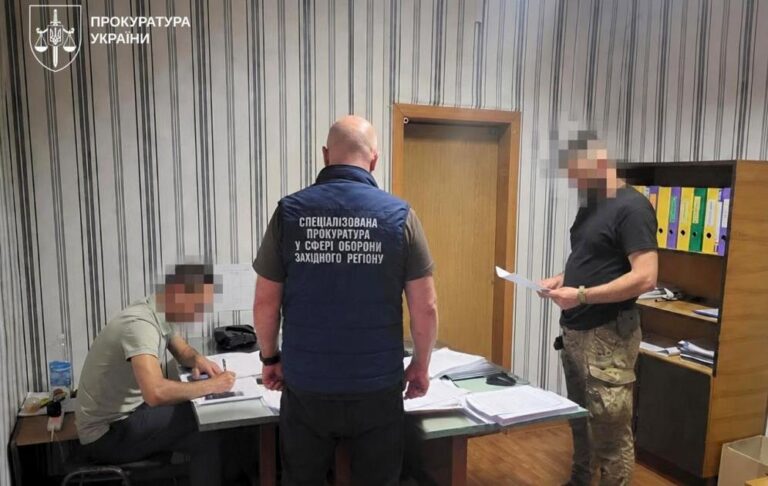 На Львівщині командир підписав “бойові” на 16 млн грн
