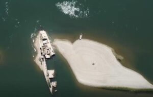Обміління Дунаю: з води виринули десятки нацистських кораблів