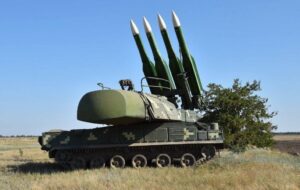 РФ атакувала Україну дронами і ракетою: є влучання