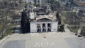 РФ зняла пропагандистський фільм у драмтеатрі Маріуполя