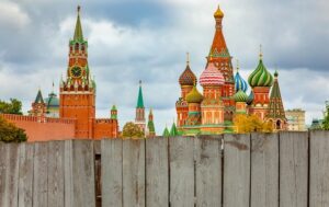 Росія обурилася новими санкціями і звинуватила Британію у “війні”
