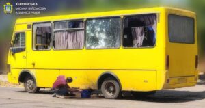 Росіяни атакували автобус у Херсоні, є поранені