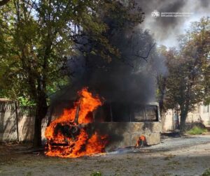 Росіяни атакували рейсовий автобус у Нікополі: загинув водій