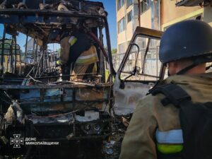Росіяни вдарили по ліцею в Миколаєві