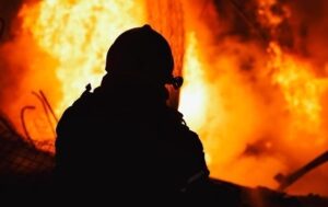 Росіяни вдарили по Запоріжжю, спалахнула пожежа