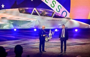 Шведський винищувач Gripen F здійснив перший політ