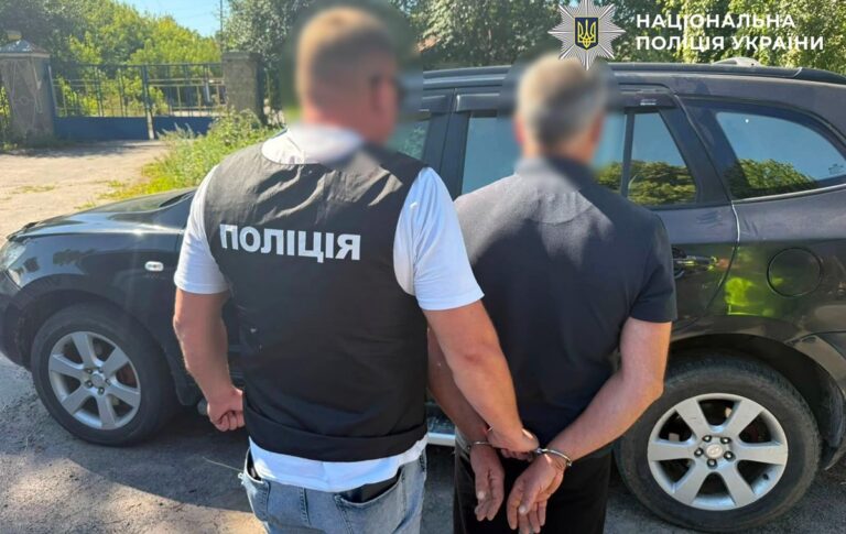 Сільський голова на Хмельниччині вимагав 100 тисяч “відкату” за ремонт