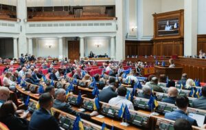 Слуга народу поповнилася: Безугла повернулася, ще двоє склали присягу