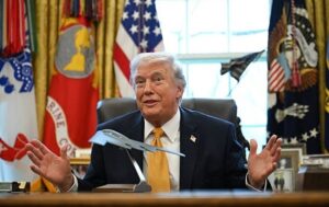 Трамп позначив на карті Ормуз як територію США