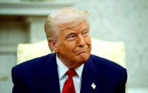 Трамп заявив про повний контроль над Ормузькою протокою