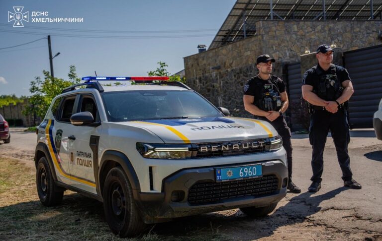 У Києві 17-річний хлопець порізав ножем поліцейського