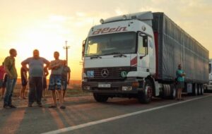 У Києві через спеку обмежили рух вантажівок