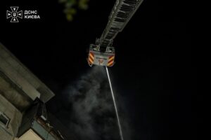 У Києві через удар РФ горіла багатоповерхівка