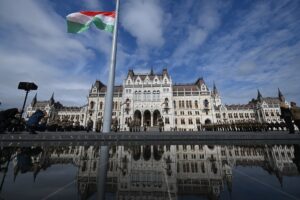 Угорщина закрила справу проти інкасаторів Ощадбанку