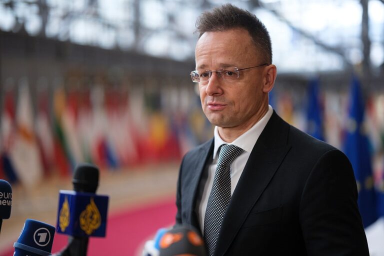 Угорське МЗС влаштовували “масовки” на пресконференціях Сіярто