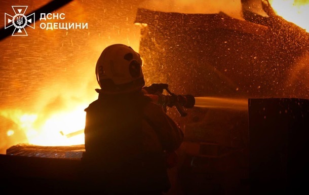 В Одесі російський дрон влучив у п’ятиповерхівку