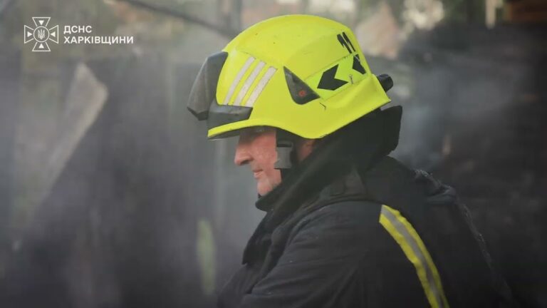 Харків: ліквідація пожежі на складі після нічної атаки БпЛА | ДСНС