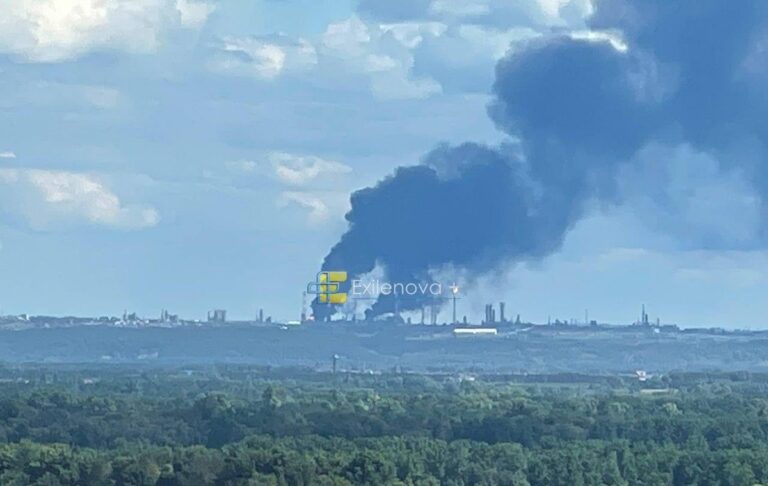 В Уфі палає нафтопереробний завод після атаки БпЛА