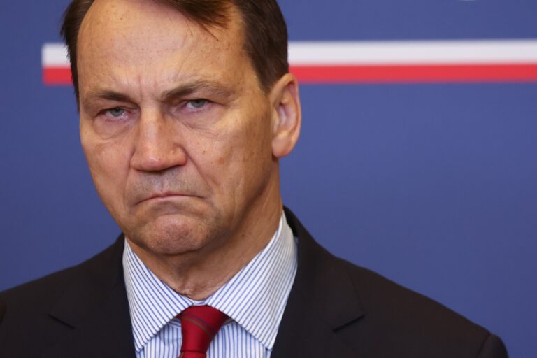 Європі потрібна нова військова сила – Сікорський