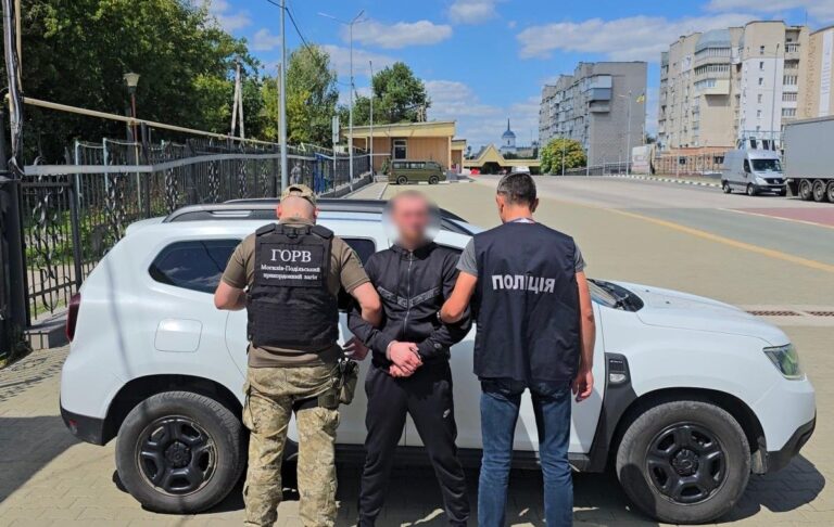 З Молдови в Україну екстрадували підозрюваного у переправленні чоловіків