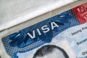 За часів президентства Трампа США анулювали понад 175 000 віз іноземців