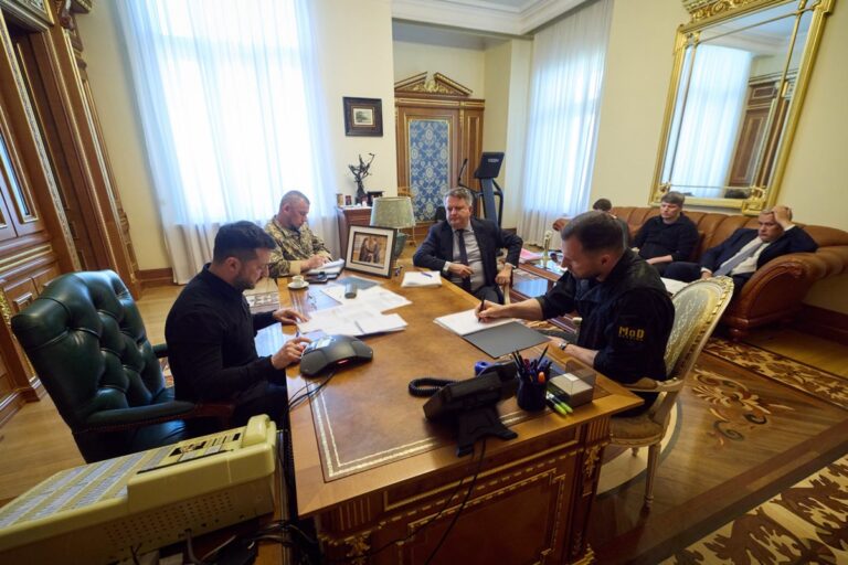Зеленський провів двогодинну розмову з Макроном